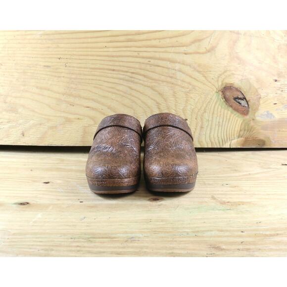 New Crocs Clogs Womens Sz11 Triple Dual Comfort Tooled Brown Shoes Flats Comfort - Picture 2 of 8